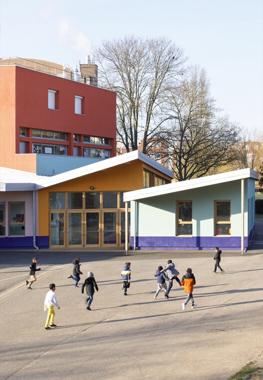 Школа Жана Масе / SOL архитектура и урбанизм - Экстерьерная фотография, окна, фасад