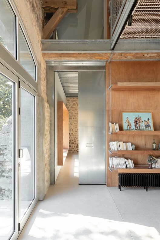 Maison Saint Leger / minuit Architects - Фотография интерьера, окна, балка