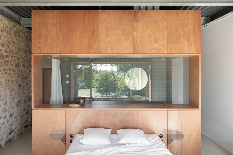 Maison Saint Leger / minuit Architects - Фотография интерьера, Спальня, Окна, Дерево, Кровать