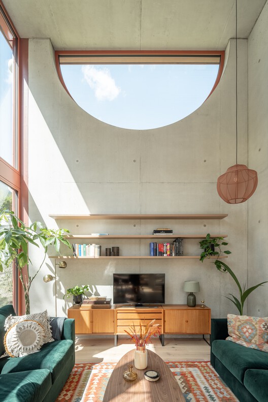 House Schmitten / Steiner Architecture - Фотография интерьера, диван, стол, балка