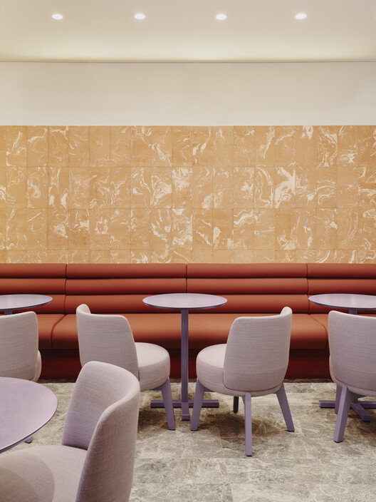 KaDeWe Café Berlin / Ester Bruzkus Architekten - Фотография интерьера, гостиная, стул