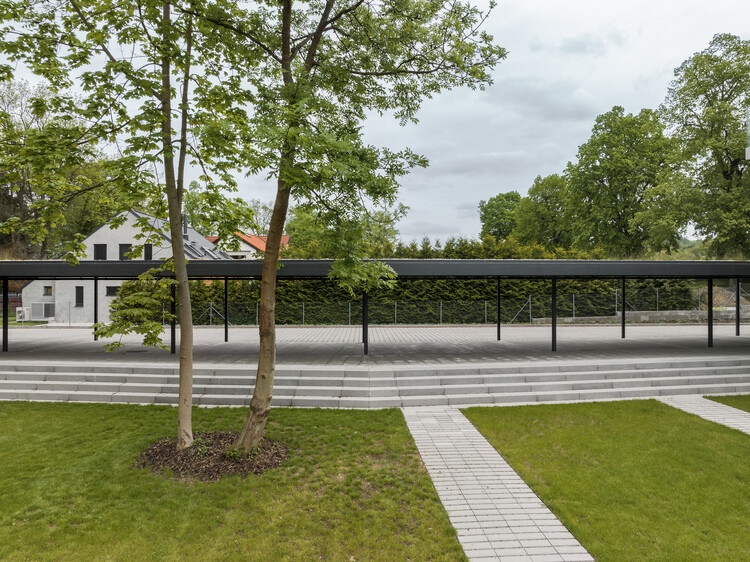Kamenice Villas / NEW HOW Architects - Экстерьерная фотография, фасад, сад