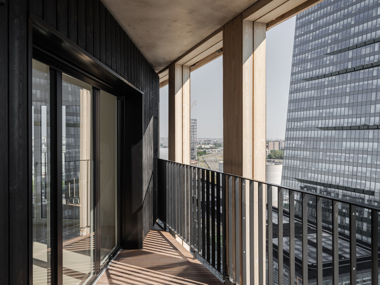 Le Berlier, 50-метровая деревянная башня, спроектированная Моро Кусуноки, открывается в Париже, Франция — изображение 4 из 24