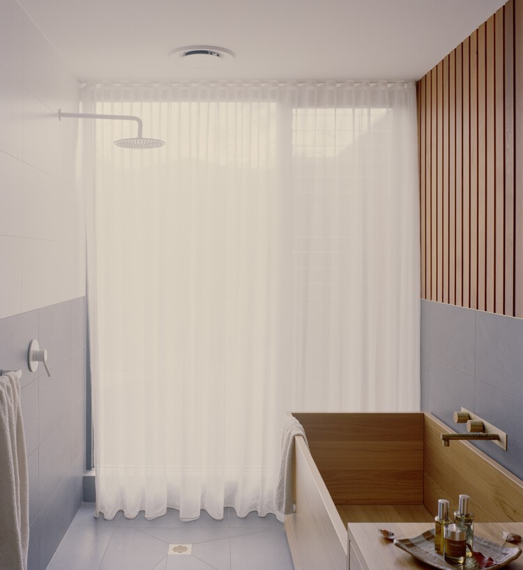 Дом Stumpy Gully House / markowitzdesign + Stavrias Architecture - Фотография интерьера, ванная комната, ванна