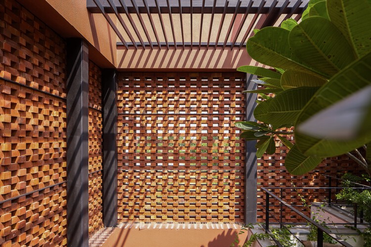 Ishtika House / SPASM Design Architects - Фотография интерьера, балка