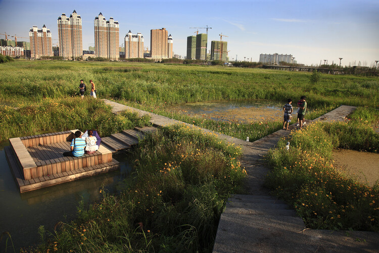 Ландшафтный архитектор Конджян Ю, пионер концепции «Города губок», получил премию Оберлендера 2023 года — изображение 3 из 7