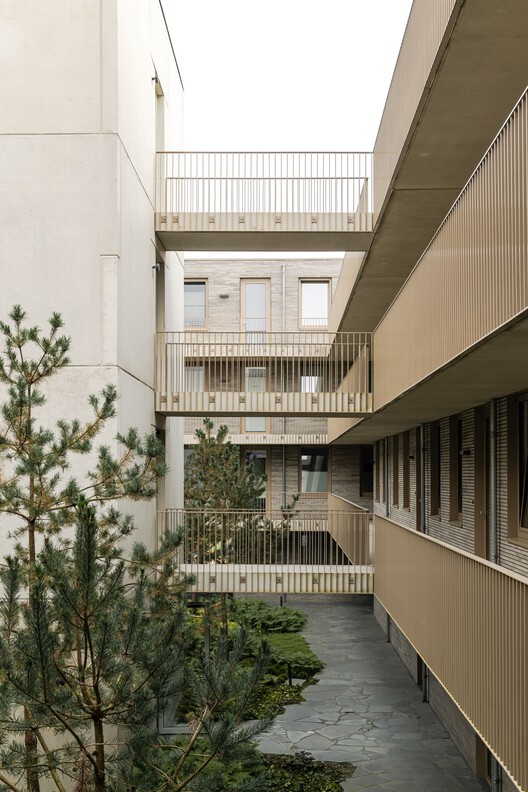 Parkbuilding De Veentjes / JCR Architecten - Фотография интерьера, перила, двор