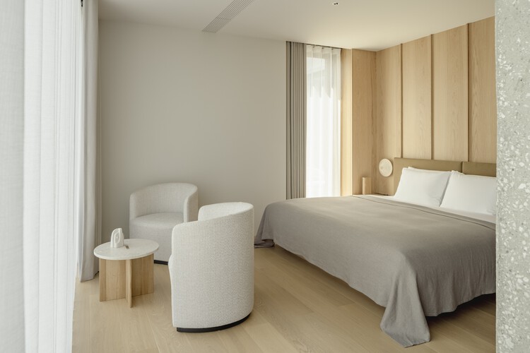 Trunk Hotel / Keiji Ashizawa Design — Фотография интерьера, спальня, стул, кровать