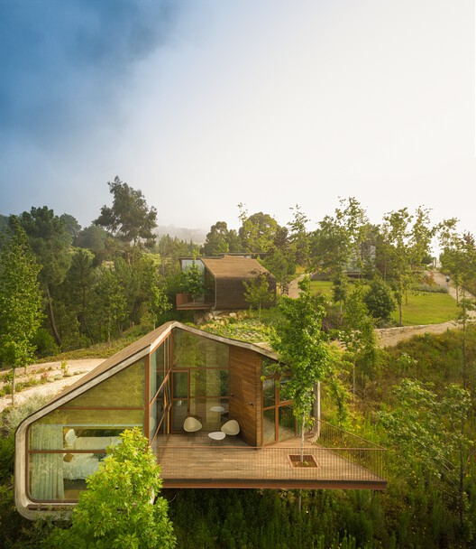 Lavandeira Douro Nature & Wellness / FCC Arquitectura - Фотография экстерьера, окна, лес