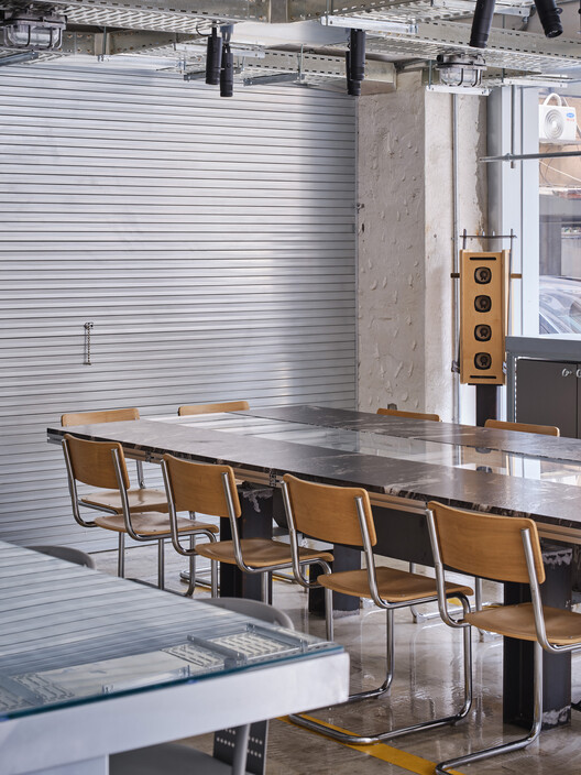 Ресторан Dosan Precision / Индисалон - Фотография интерьера, кухня, стол, стул