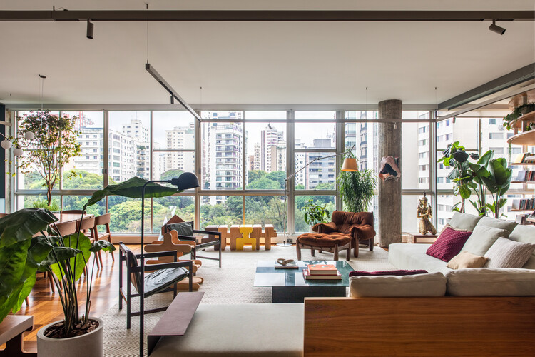 Квартира Пиауи / SuperLimão - Фотография интерьера, гостиная, стол, окна, стул
