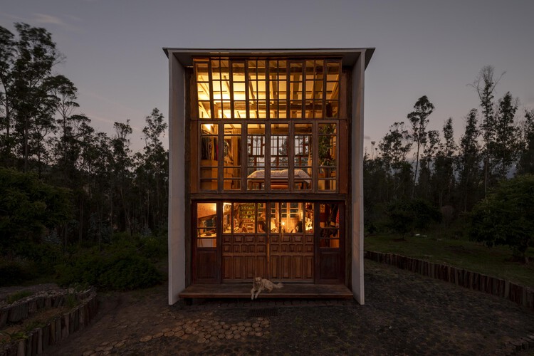 Дом Кинчуяку / Emilio López Arquitecto — Фотография Экстерьера, Окна, Лес
