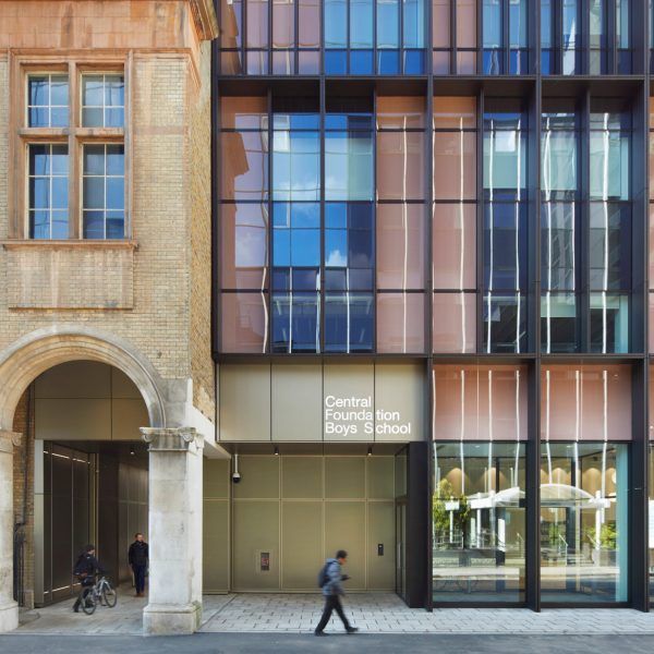 ХокинсБраун реконструирует школу для мальчиков Central Foundation в Лондоне
