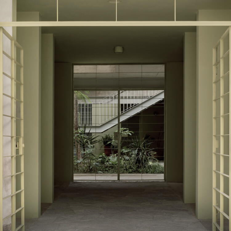 Жилой дом XX ноября / Estudio Hidalgo - Фотография интерьера, фасад, окна