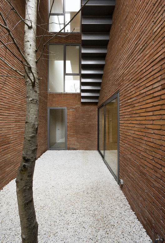 Кирпичные дома в Испании: современный дизайн каменной кладки для интерьера и экстерьера дома — Изображение 6 из 29