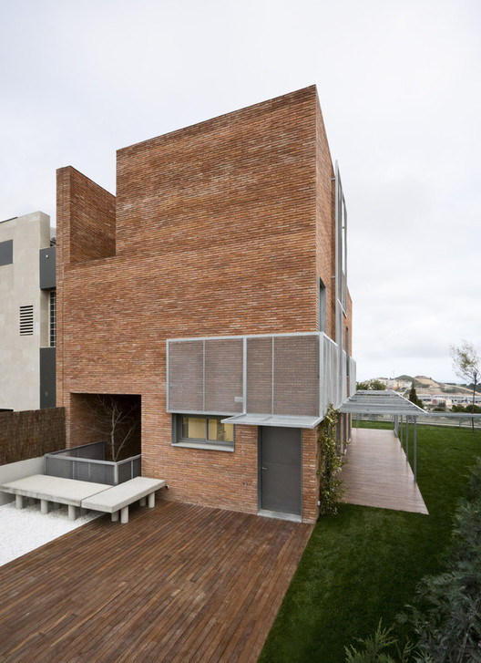 Кирпичные дома в Испании: современный дизайн каменной кладки для интерьера и экстерьера дома — изображение 21 из 29