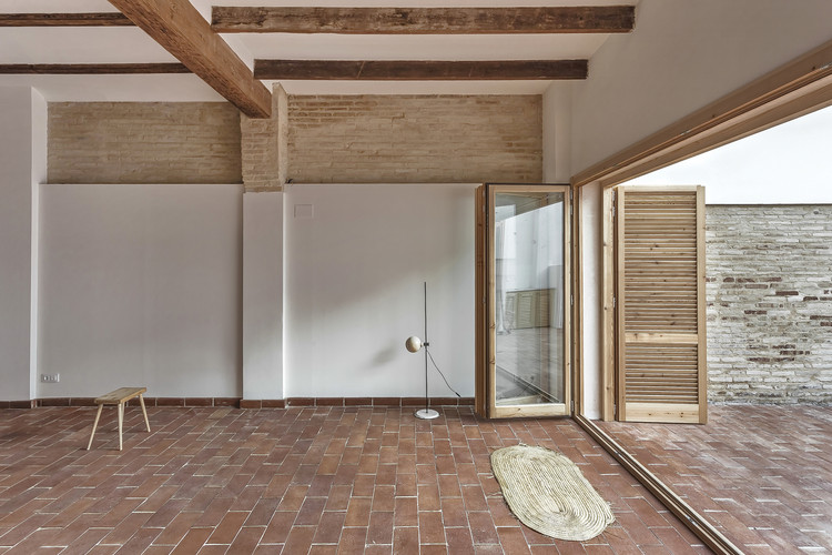 Кирпичные дома в Испании: современный дизайн каменной кладки для интерьера и экстерьера дома — Изображение 14 из 29