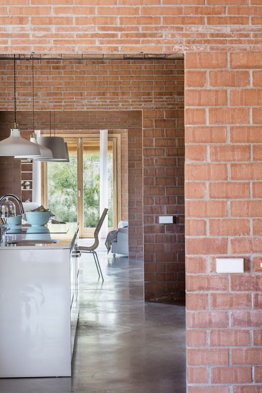 Кирпичные дома в Испании: современный дизайн каменной кладки для интерьера и экстерьера дома — Изображение 29 из 29