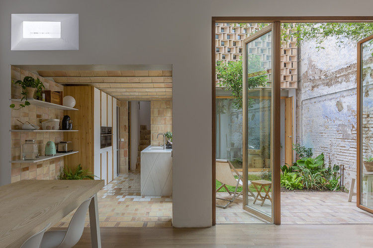 Кирпичные дома в Испании: современный дизайн каменной кладки для интерьера и экстерьера дома — изображение 15 из 29