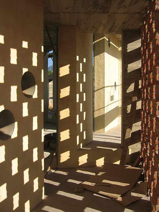 Кирпичные дома в Испании: современный дизайн каменной кладки для интерьера и экстерьера дома — изображение 8 из 29