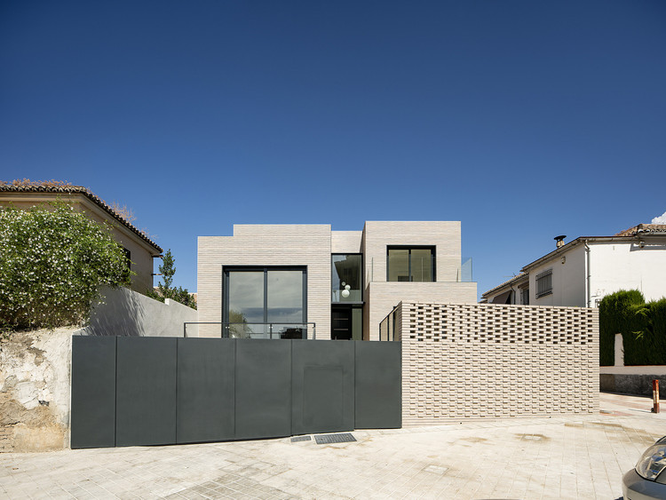 Кирпичные дома в Испании: современный дизайн каменной кладки для интерьера и экстерьера дома — изображение 23 из 29