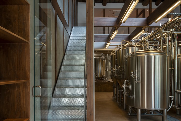 Whale Brewery / CASE-REAL - Фотография интерьера, лестница, перила