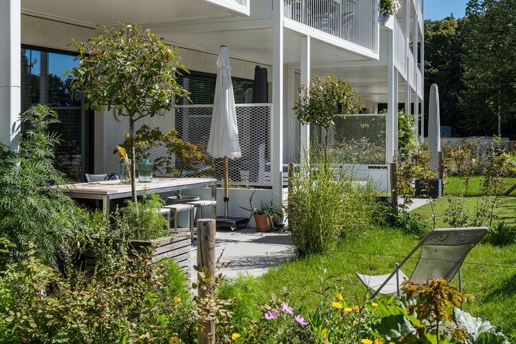 Проект Abdijbeke Residence / Declerck-Daels Architecten - Экстерьерная фотография, окна, дверь, стул, сад, двор