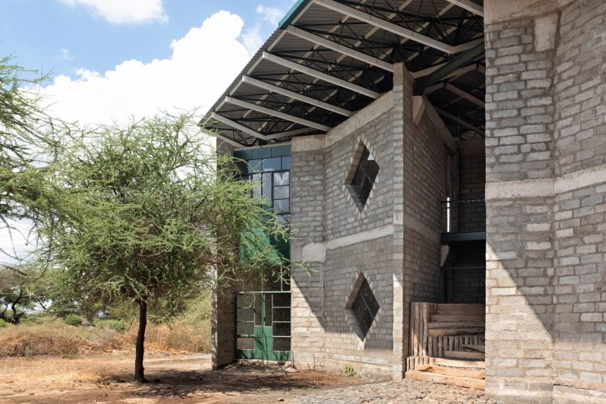 Блочные стены школы Танзании