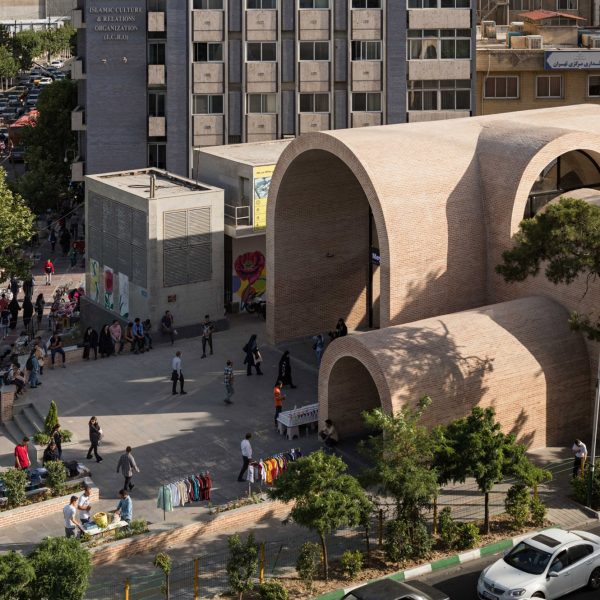 Архитектурная студия KA возглавила станцию ​​метро Тегерана кирпичными цилиндрическими сводами