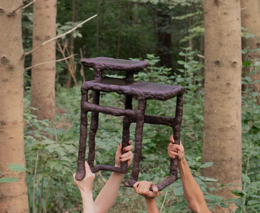 Стол из целлюлозно-лигнинного биопластика для Tree-ism от Basse Stittgen