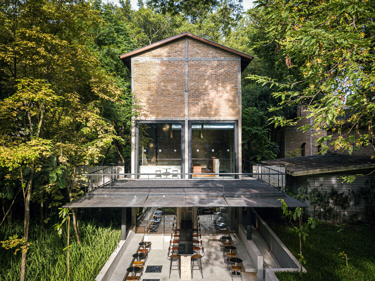 Kaomai Tea Barn / PAVA Architects – Экстерьерная фотография, Лес