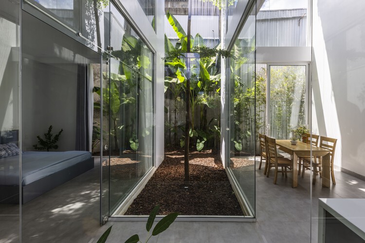 Nala House / Nguyen Khai Architects & Associates - Экстерьерная фотография, фасад, сад