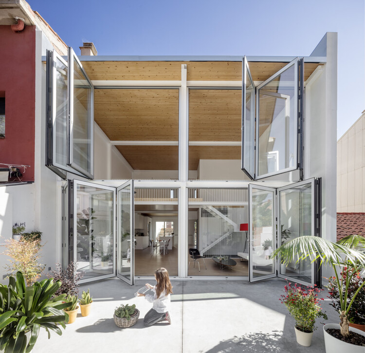 GA House / Narch Arquitectes - Фотография фасада, окна, фасад, двор
