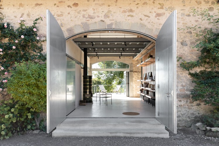 Maison Saint Leger / minuit Architects - Фотография интерьера, двери, фасада, арки