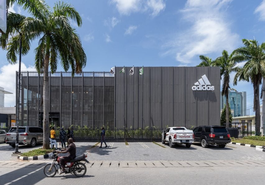 Магазин Adidas в Лагосе от Oshinowo Studio