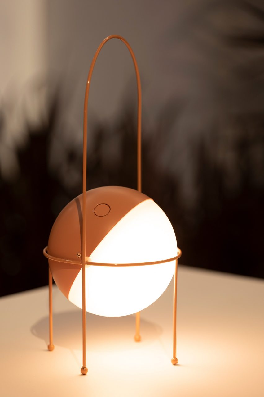 Настольная лампа Madco от Элизы Оссино для Ambientec