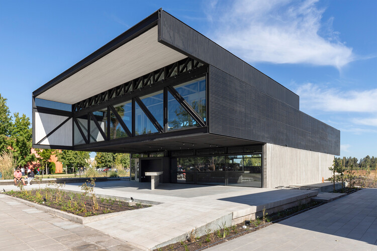 Учебный центр Campus Los Niches / Carreño Sartori Arquitectos - Экстерьерная фотография, фасад