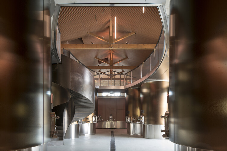 Винодельня Domaine UMA / Agence Clausel-Borel Architecte - Фотография интерьера