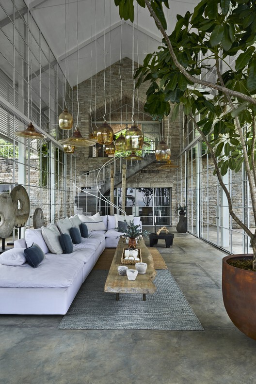 Plantation Retreat / Архитектура BRIO - Фотография интерьера, гостиная, диван, стул
