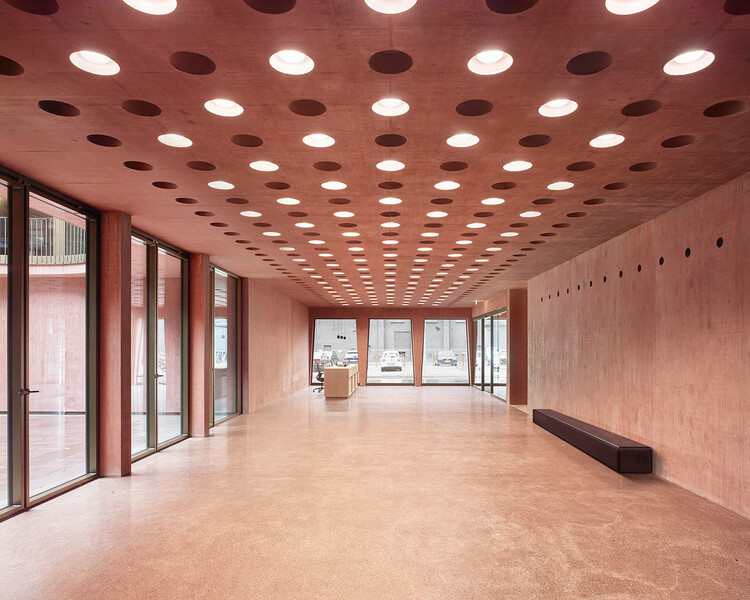Штаб-квартира Jägerbau / Innauer-Matt Architekten - Фотография интерьера, окна, колонна
