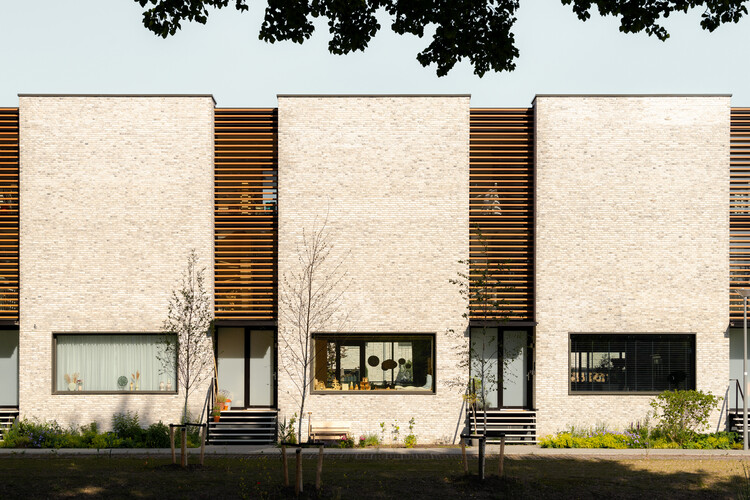 NN Kralingen Housing / de Kovel Architecten + Studio AAAN - Фото экстерьера, Окна, Кирпич, Фасад