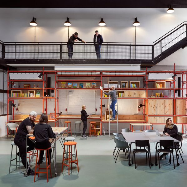 De Winder Architekten сохранила индустриальные следы в офисах в Гамбурге