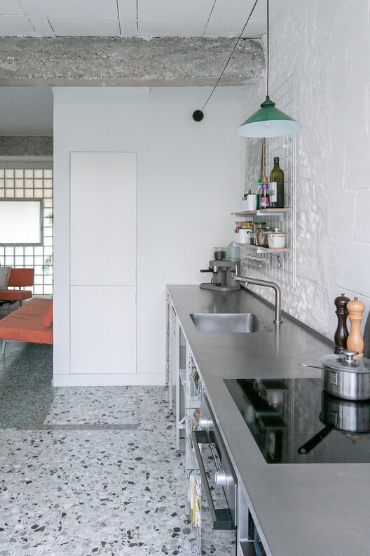 2005_MNB House / Gabrielle Vinson Architecte – Фотография интерьера, кухня, раковина, столешница, окна