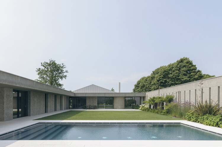 Дом Долор и Глория / Alberto Pizzoli Architetto - Фотография экстерьера, окна, двор
