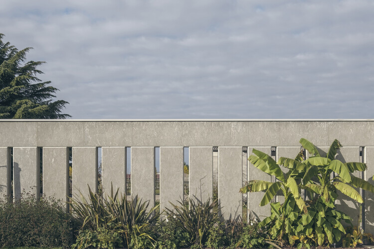 Дом Долор и Глория / Alberto Pizzoli Architetto - Фотография экстерьера, забор