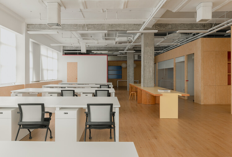 Tagi.Office / Woodo Studio - Фотография интерьера, кухня, стол, стул