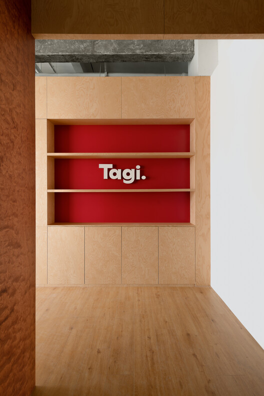 Tagi.Office / Woodo Studio - Фотография интерьера, гардероб