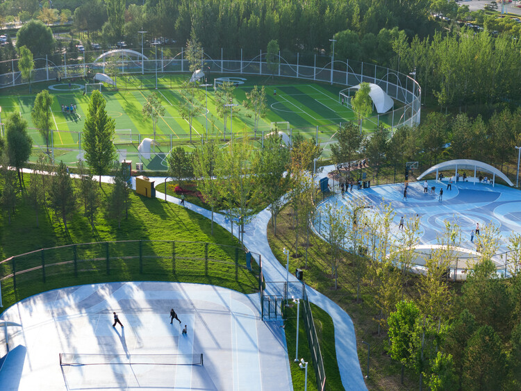Спортивный парк Ordos Smart / PLAT ASIA - Экстерьерная фотография, сад