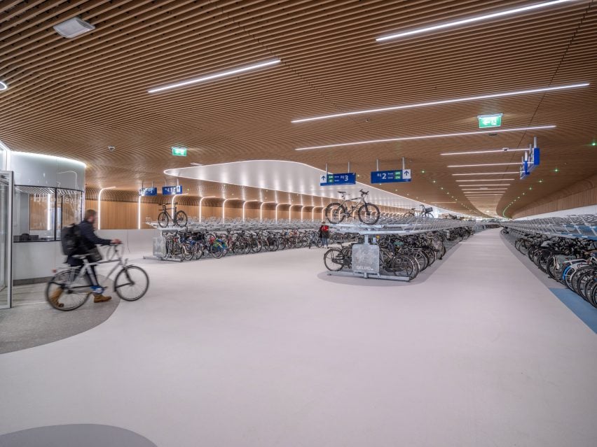 Подводная парковка для велосипедов в Нидерландах