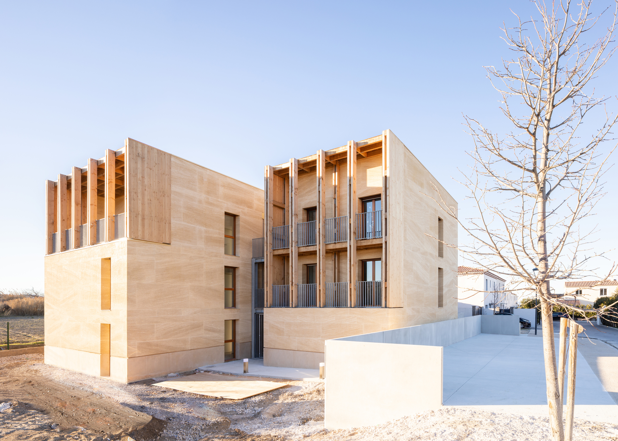 8 единиц социального жилья / Atelier Régis Roudil Architectes